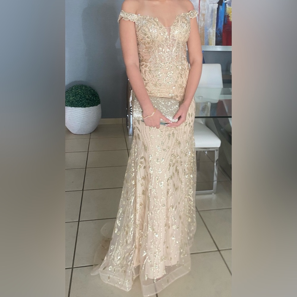 Prom dress, used once very beautiful stunning fabulous.